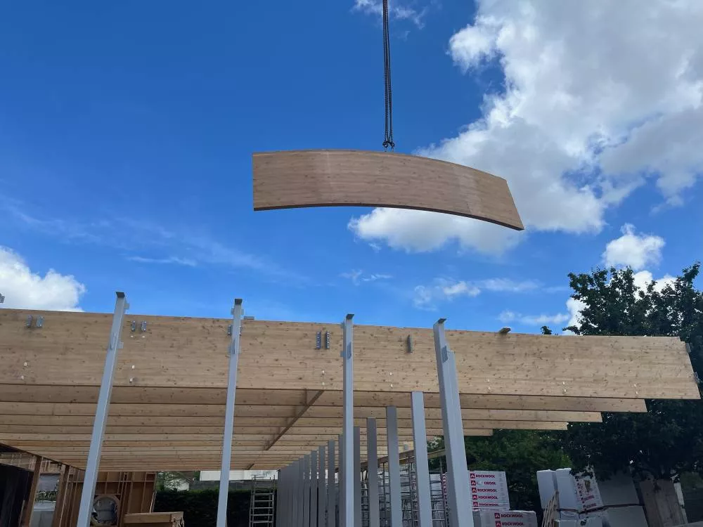 Crédit photo RIALLAND : Levage d’un bandeau BLC courbe