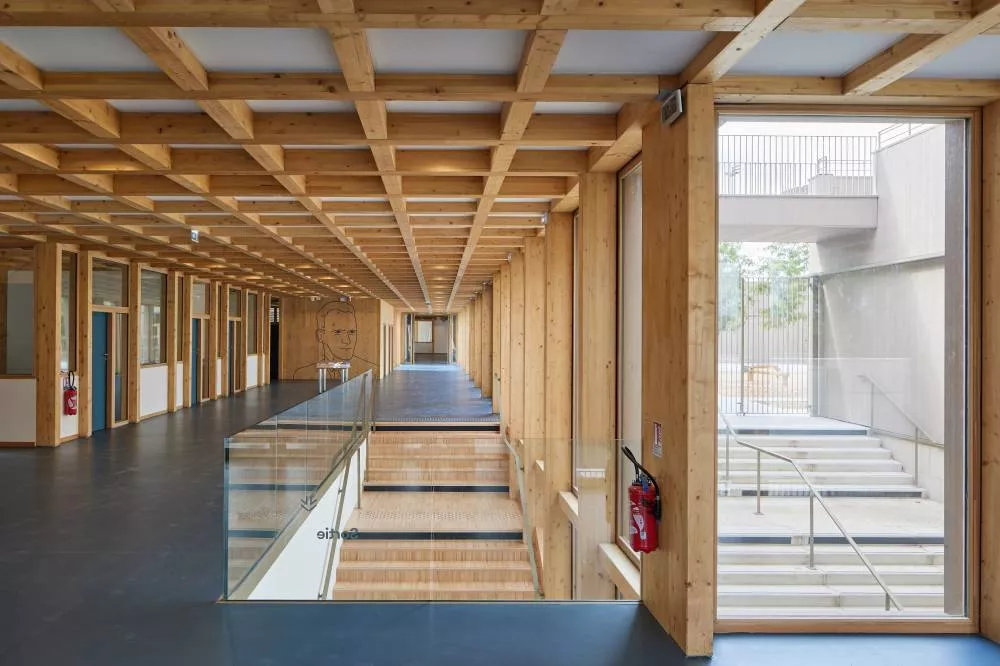 Crédit photo HARARI Architecture : Vue intérieure sur un couloir
