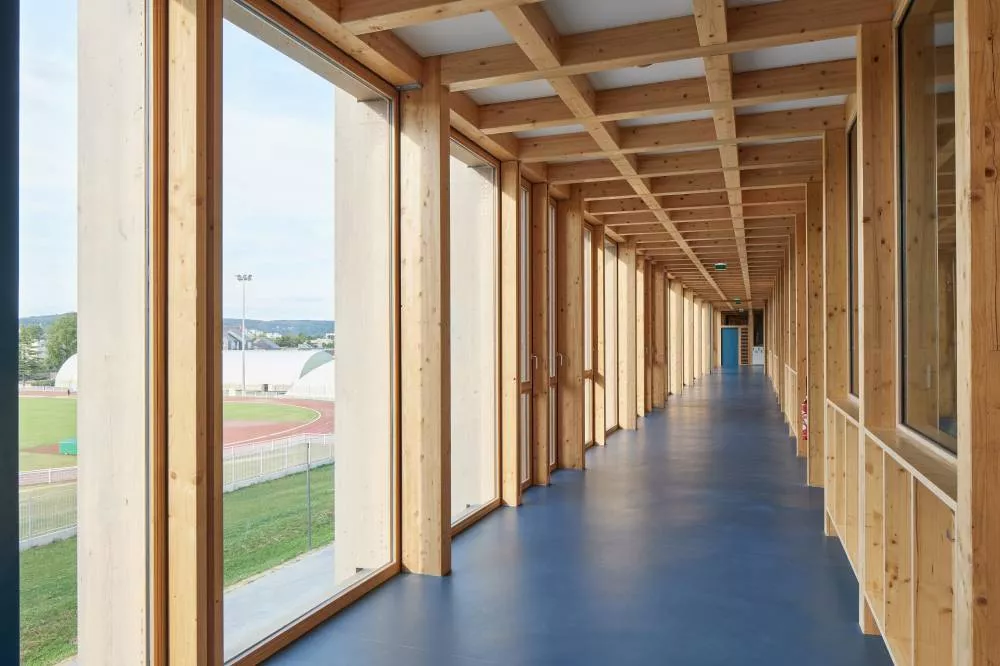 Crédit photo HARARI Architecture : Vue intérieure sur un couloir