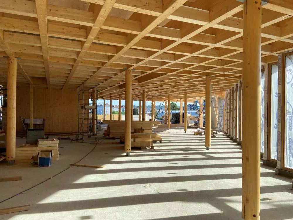 Crédit photo HARARI Architecture : Charpente en cours de pose
