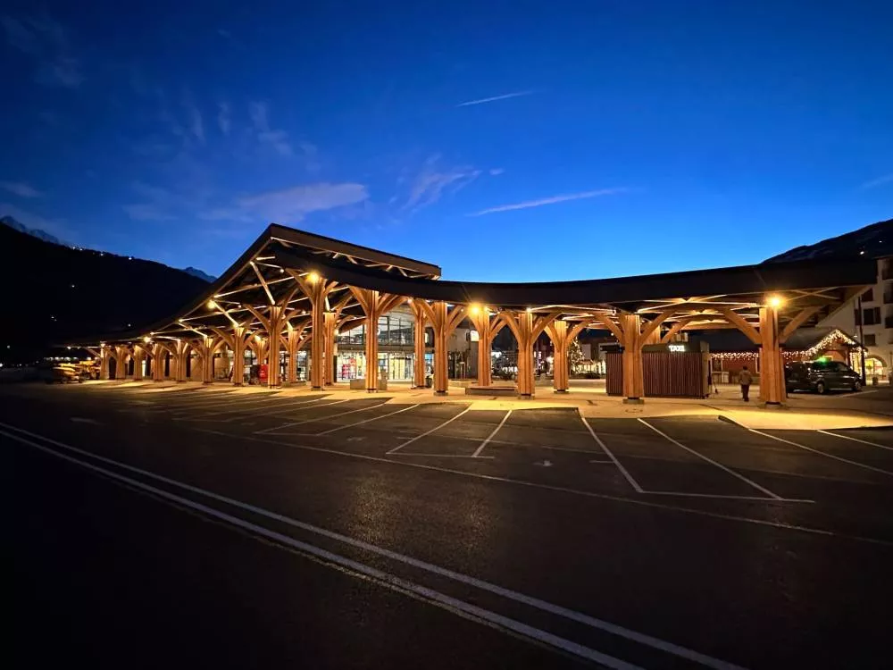 Crédit photo PALLANCHE Constructions : Ombrières de nuit