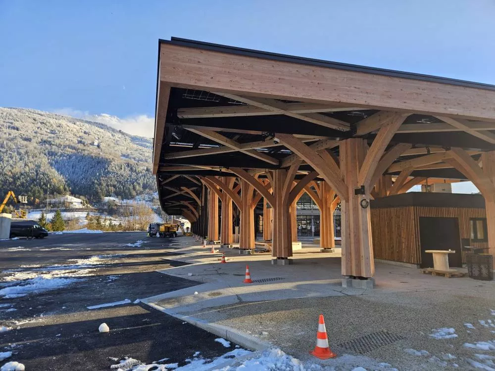 Crédit photo PALLANCHE Constructions : Structure en cours de pose