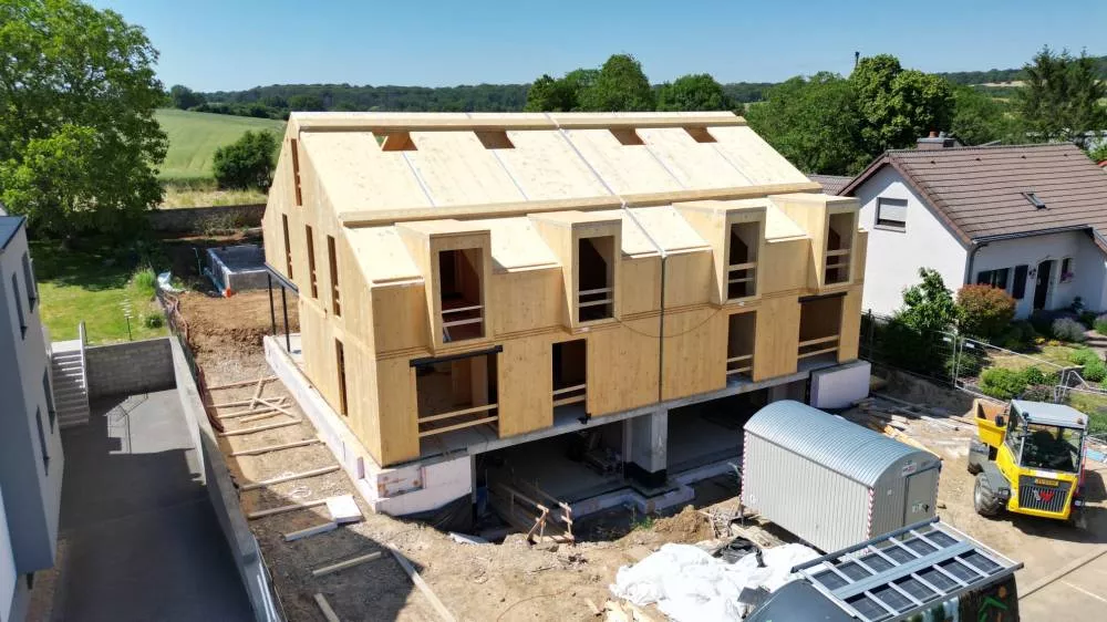 Crédit photo La Maison De Demain : Fin de pose de la structure bois