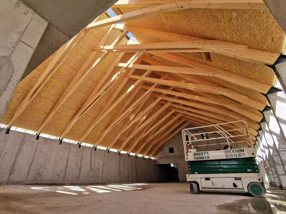 Crédit photo GIROLD Constructions Bois : Pose des caissons isolés