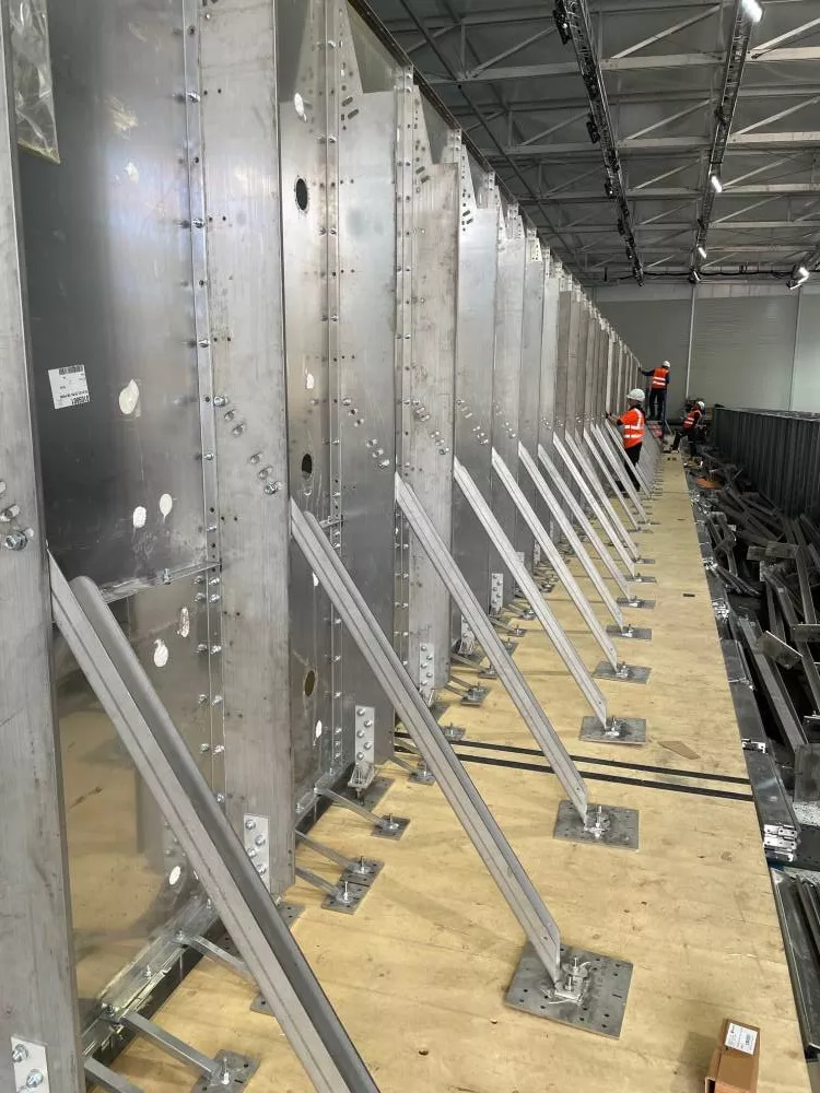 Crédit photo LIGNATEC : Consoles métalliques fixées aux panneaux CLT