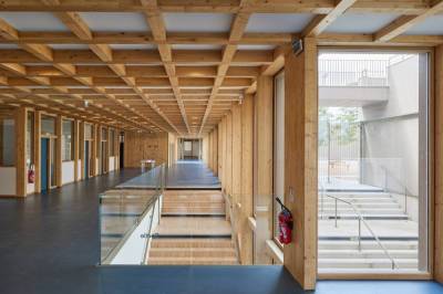 Cr�dit photo HARARI Architecture : Vue int�rieure sur un couloir