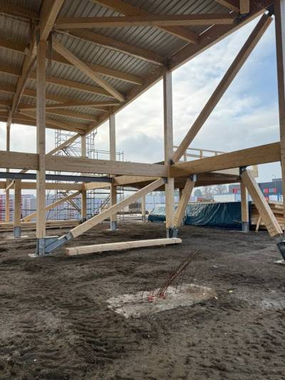 Cr�dit photo Sparkes - B�timent en cours de pose