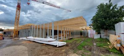 Crdit photo RIALLAND : Pose de la structure principale