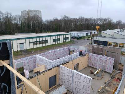 Cr�dit photo OBM Construction : Pose des voiles CLT et des MOB du RdC