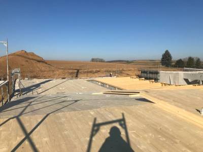 Pose des panneaux de toiture CLT