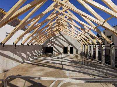 Crdit photo GIROLD Constructions Bois : Montage de la charpente bois